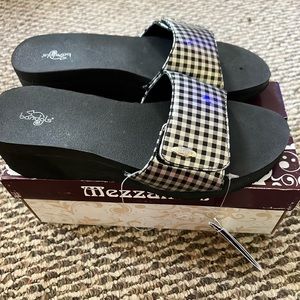 Bandals sandals/flipflops woman’s size 9 new with tags